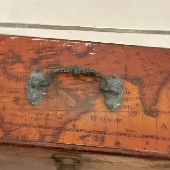 Antique chest - Picture 3 of 15